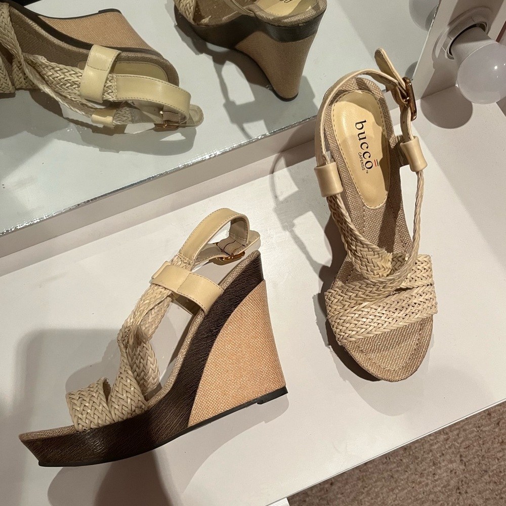 Bucco Capensis Wedge Sandals. Size 8